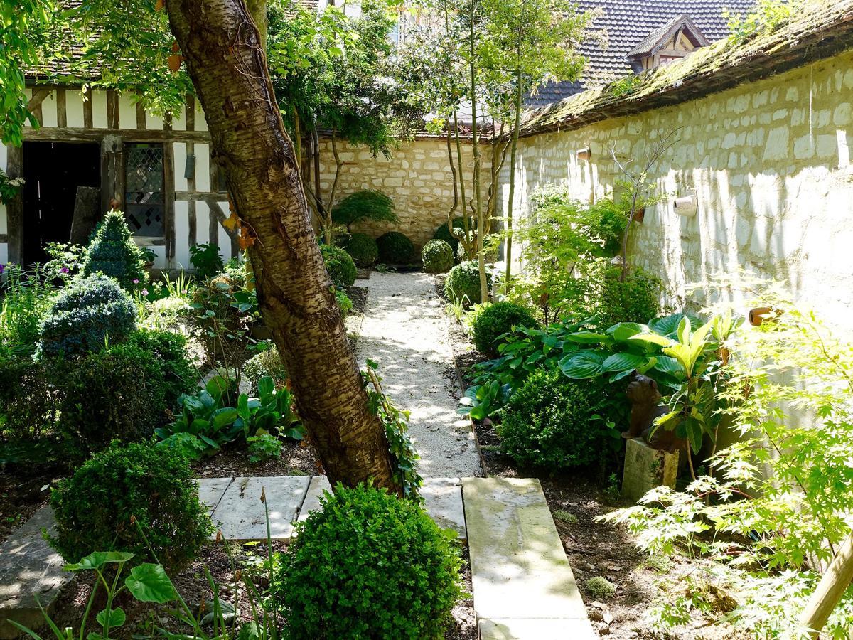 Le Jardin De La Cathedrale Bed and Breakfast Troyes Buitenkant foto