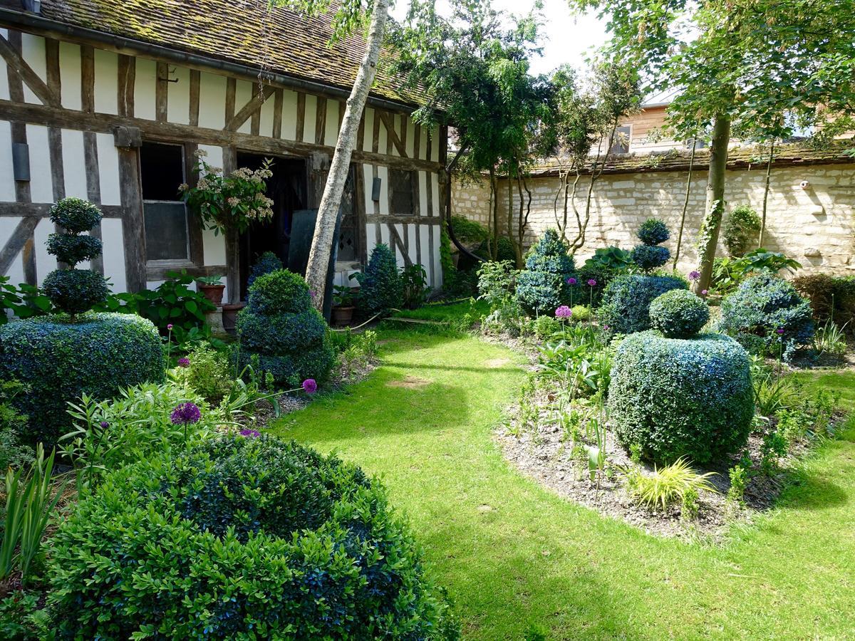 Le Jardin De La Cathedrale Bed and Breakfast Troyes Buitenkant foto