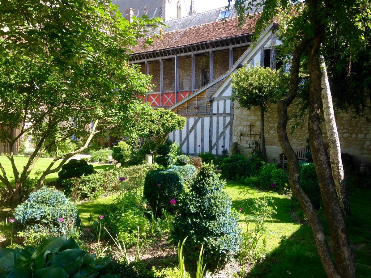 Le Jardin De La Cathedrale Bed and Breakfast Troyes Buitenkant foto