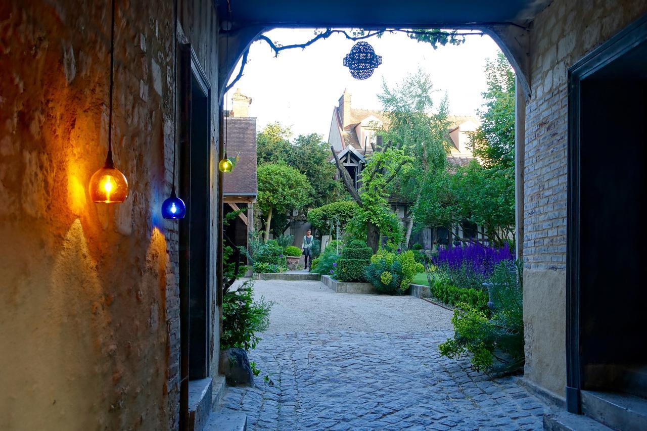 Le Jardin De La Cathedrale Bed and Breakfast Troyes Buitenkant foto