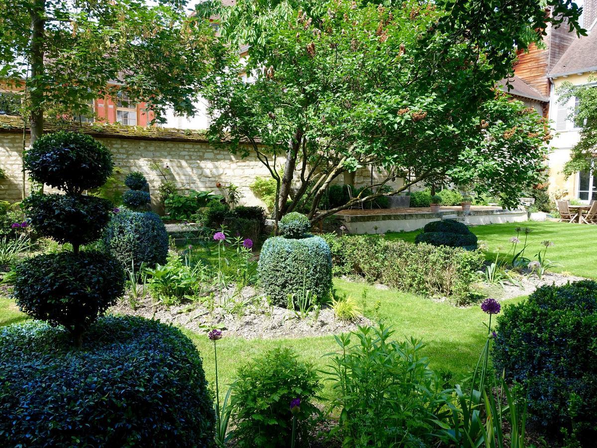 Le Jardin De La Cathedrale Bed and Breakfast Troyes Buitenkant foto